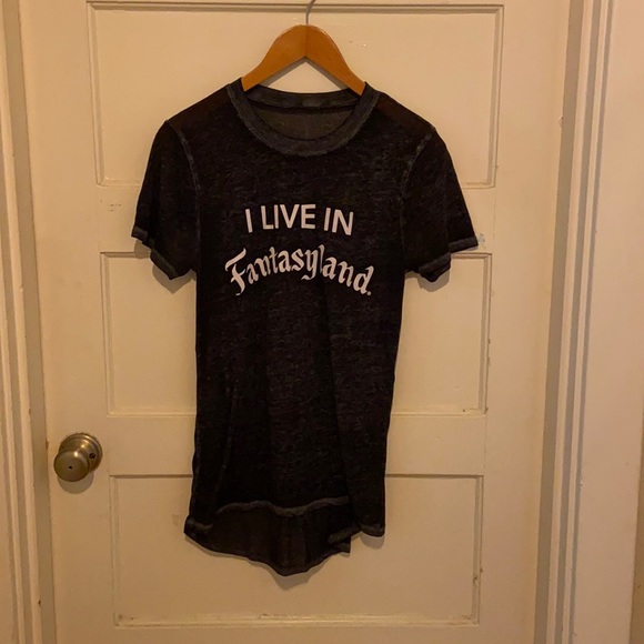 Disney Parks I live in fantasy land T-shirt - Picture 1 of 7